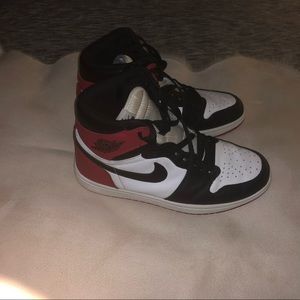 AIR JORDAN RETRO 1 HIGH OG "BLACK TOE